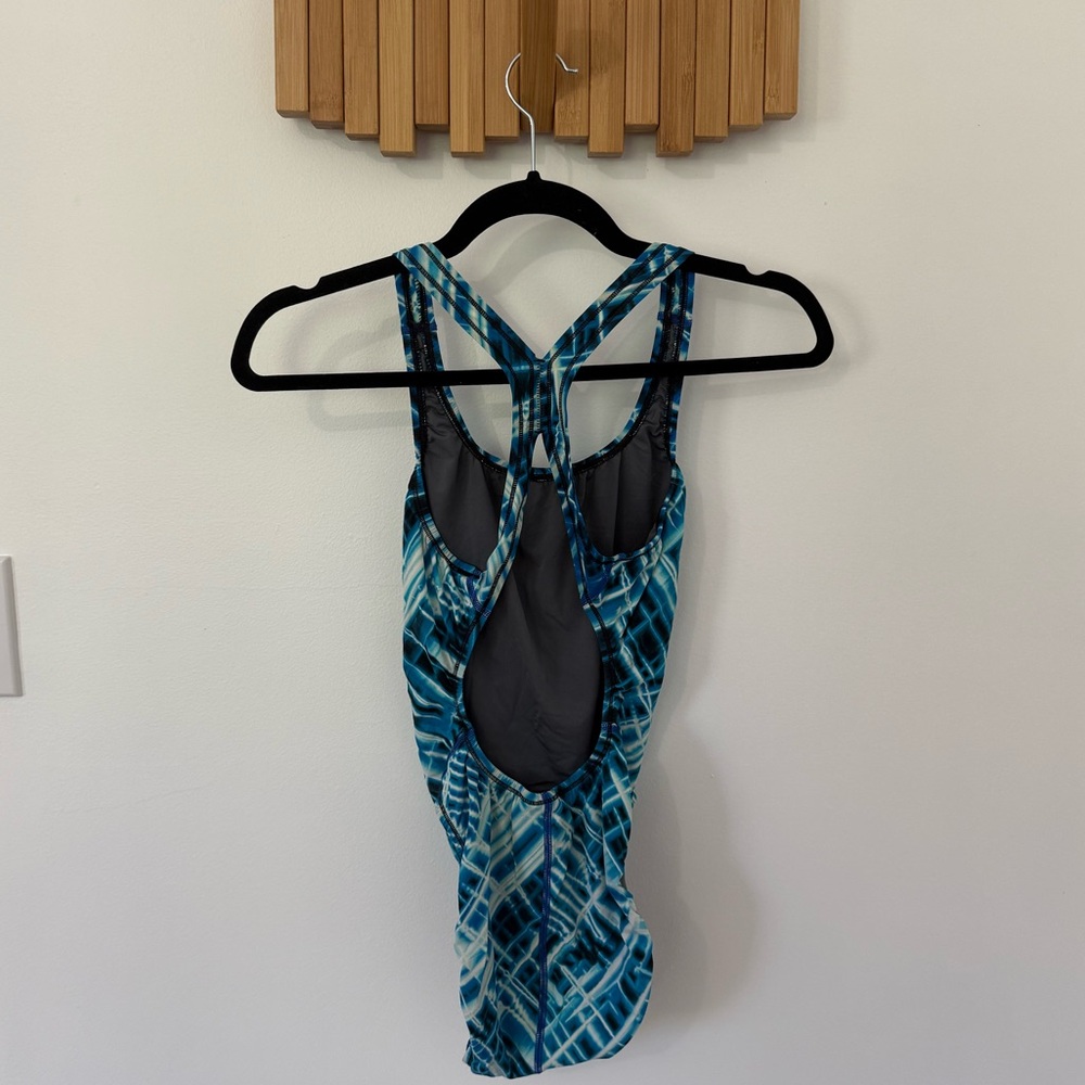 Women’s Speedo Swim Suit, Size 30 - Picture 2 of 3